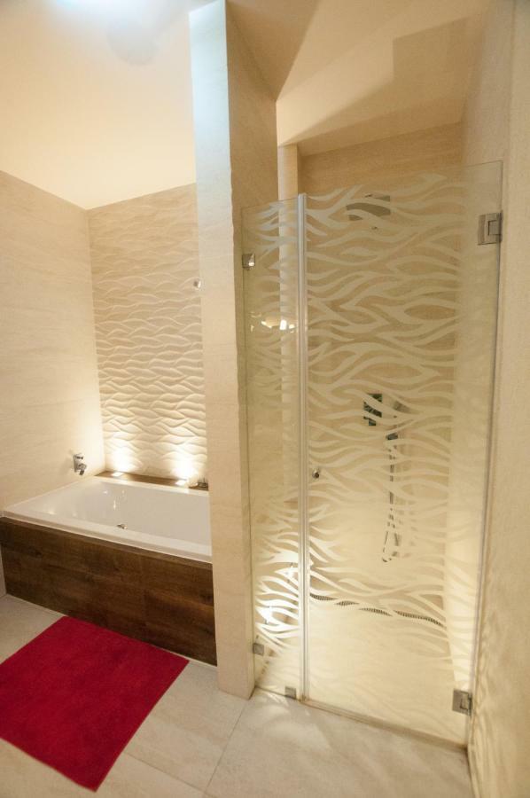 Prestige apartment Komárno Buitenkant foto